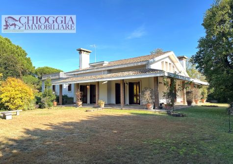 RIF.128 – PORTO VIRO (RO), PRESTIGIOSA VILLA CON PARCO DI 3.000 mq.