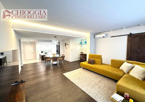 RIF.9 – “CA’ DELLA MORA”, SPLENDIDO APPARTAMENTO IN CENTRO CON GARAGE.